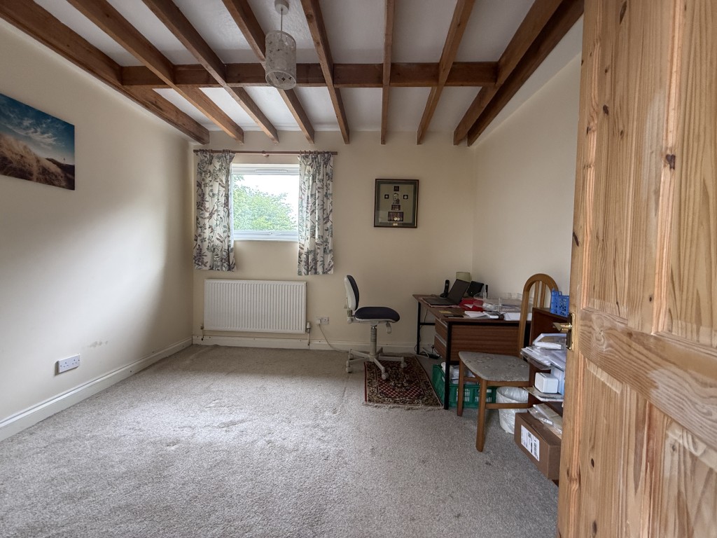 Lot: 205 - FOUR-BEDROOM HOUSE - Spacious bedroom currently used as office space